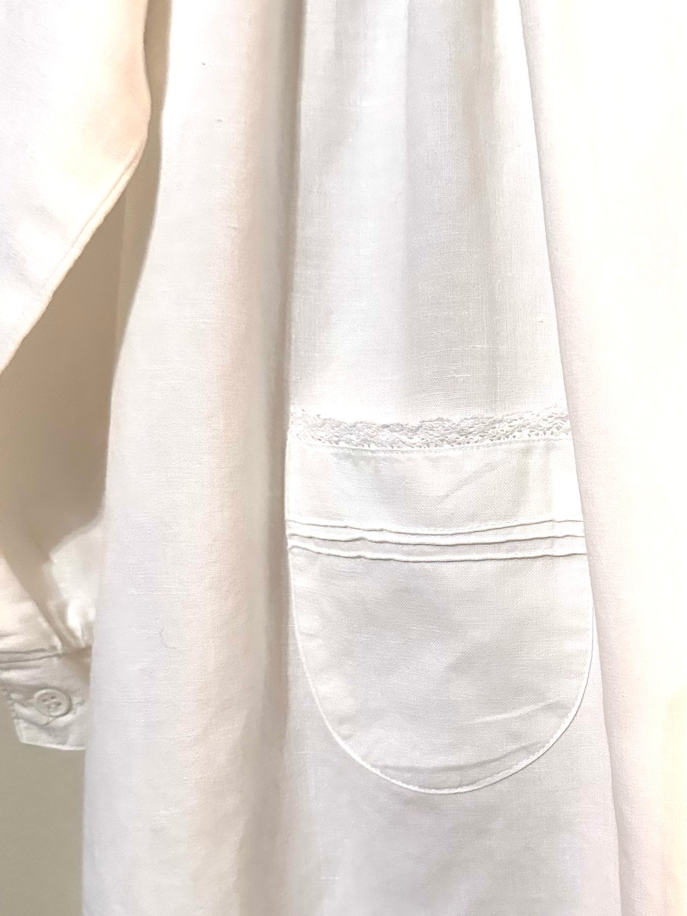 listing:

Part of vintage Paper White dresses from the same family. - Picture 3 of 5